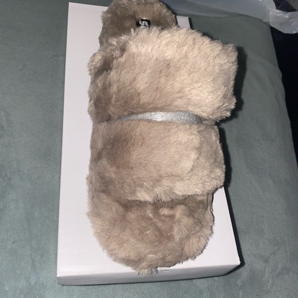 Slippers - Picture 4 of 4